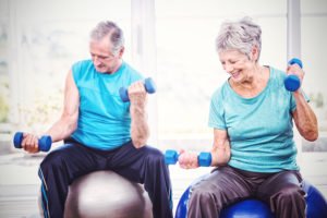 Seniors-lifting-weights